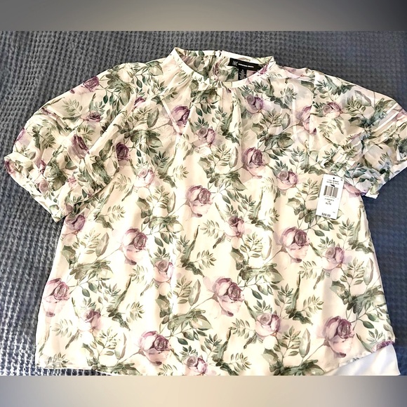 Floral short sleeve blouse, sheer with attached under shell. Never worn. - Picture 3 of 9